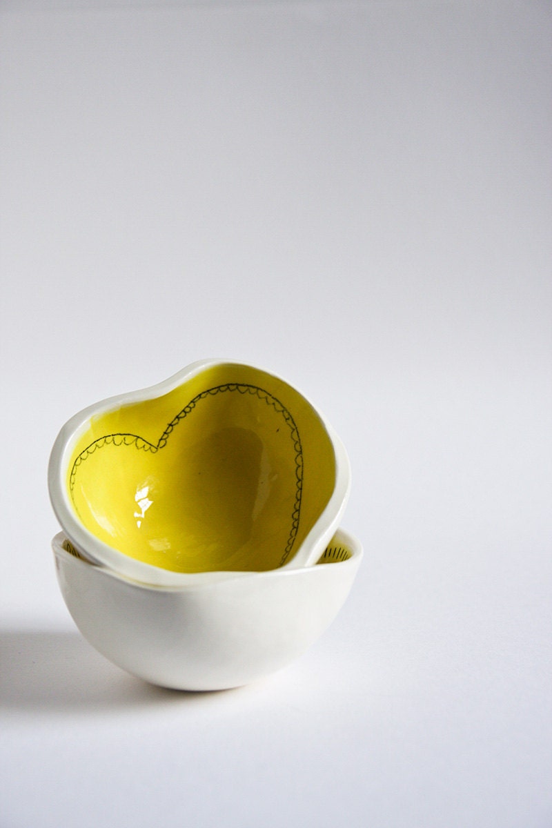 heart shaped pottery bowl, modern ceramic dish, yellow and white, spring home and kitchen decor handmade by karoArt - karoArt