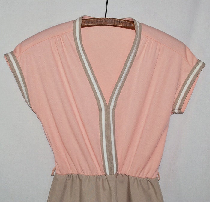 Vintage 70s 80s Peach and Khaki Dress Cap Sleeves sz s