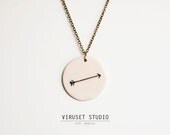 White ceramic pendant with arrow for women. Minimalist and modern chain necklace. Completely handmade by Viruset Studio.