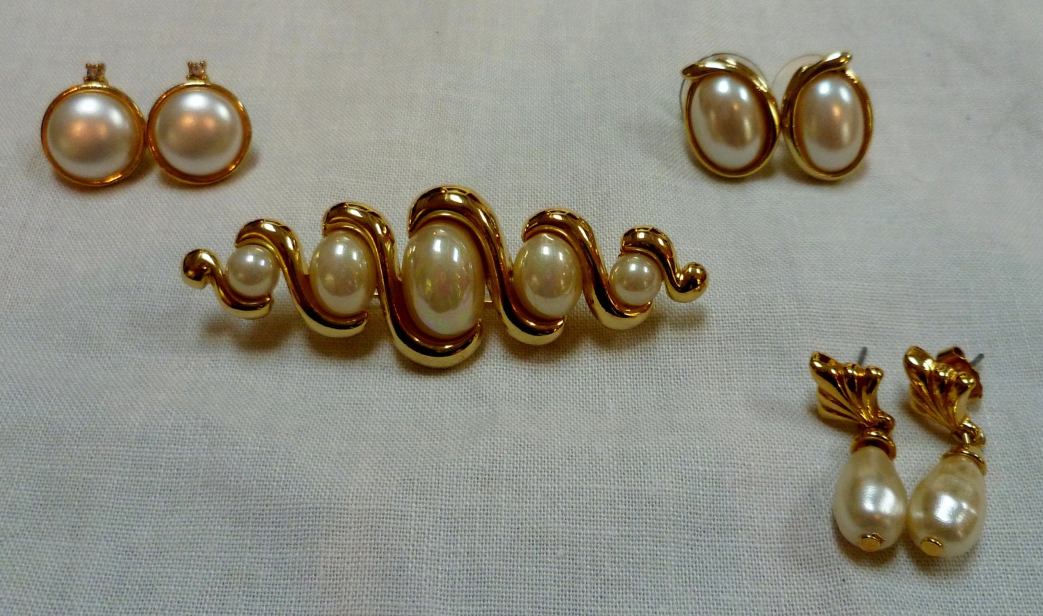 Vintage 70s Brooch & Set of 3 Earrings