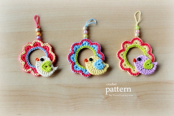 Crochet Pattern - A Little Crochet Bird Sitting On a Wreath Ornament - Pattern With Step-by-Step Picture Tutorial