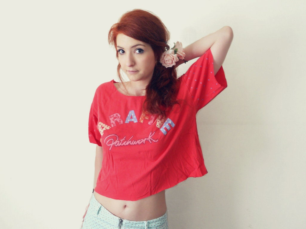 Poppy red crop tee . cute grunge top .  altered 90s vintage . Parafine