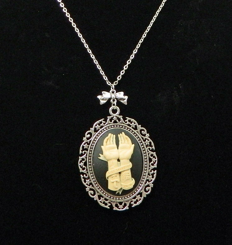 Steampunk No Regrets / Je ne regrette rien Cameo Necklace, Silver setting