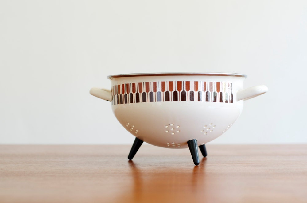 Vintage Enamel Atomic Colander - Mid Century