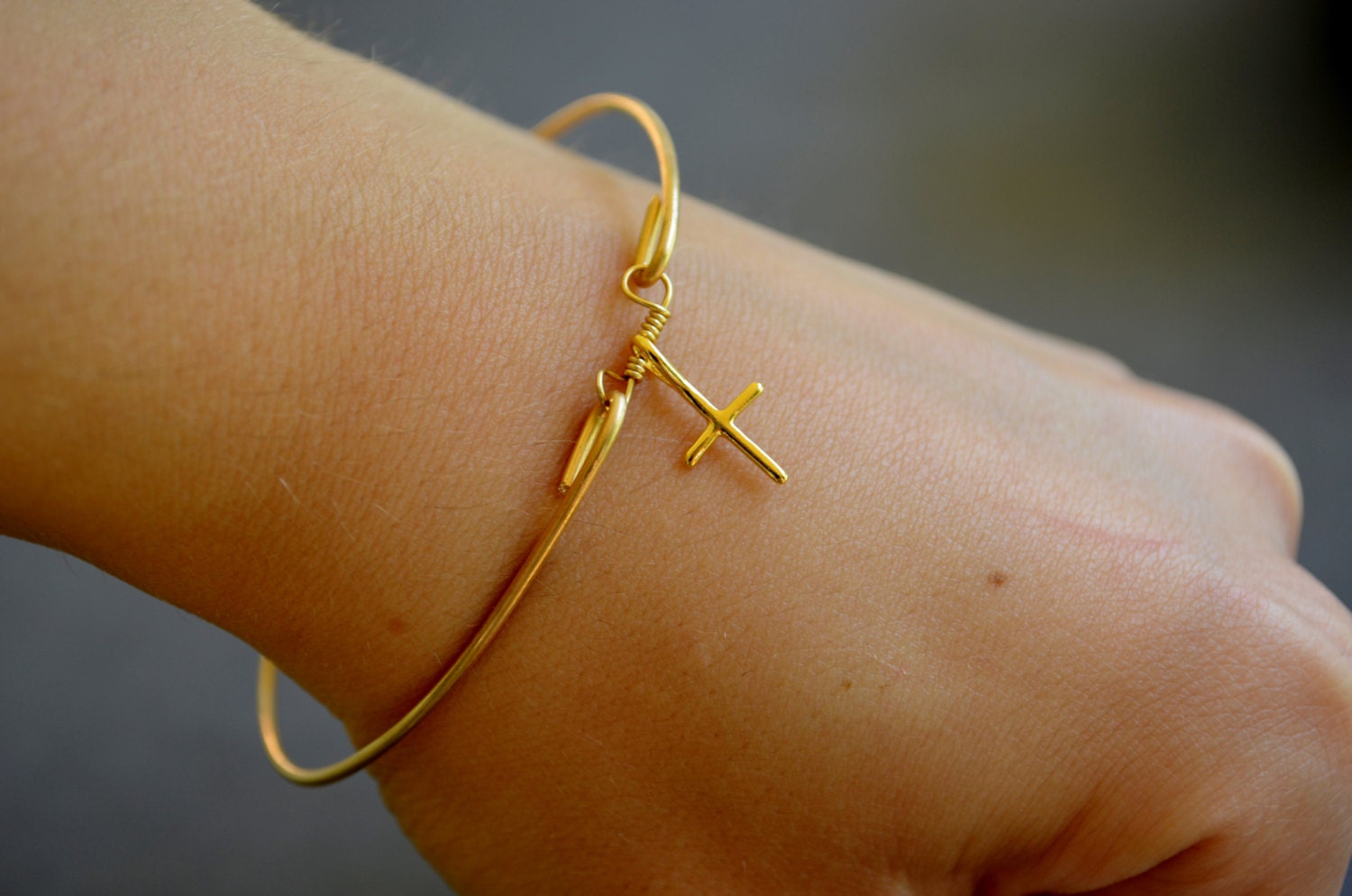 Cross Bangle Bracelet- Dainty Floating Cross Bangle Bracelet- Bridesmaids Gifts- Casual Jewelry- Minimalist Jewelry- Cross Jewelry