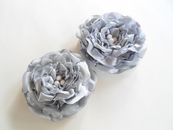 Grey Flower Hair Accessories, Bridal Hair Flower Clips, Wedding Hair Pieces, Bridesmaids Flower Fascinator, Gray Fabric Flowers for Brides