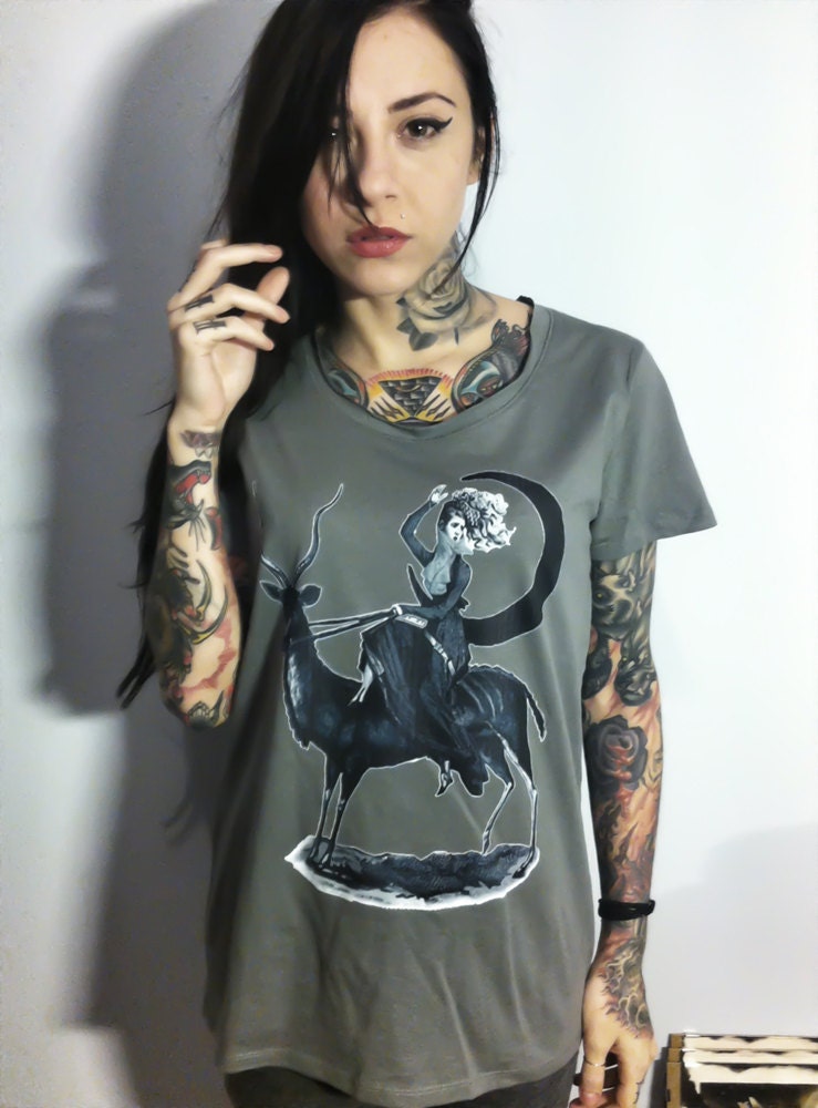Miss Blackwater - gray slouch neck T-shirt