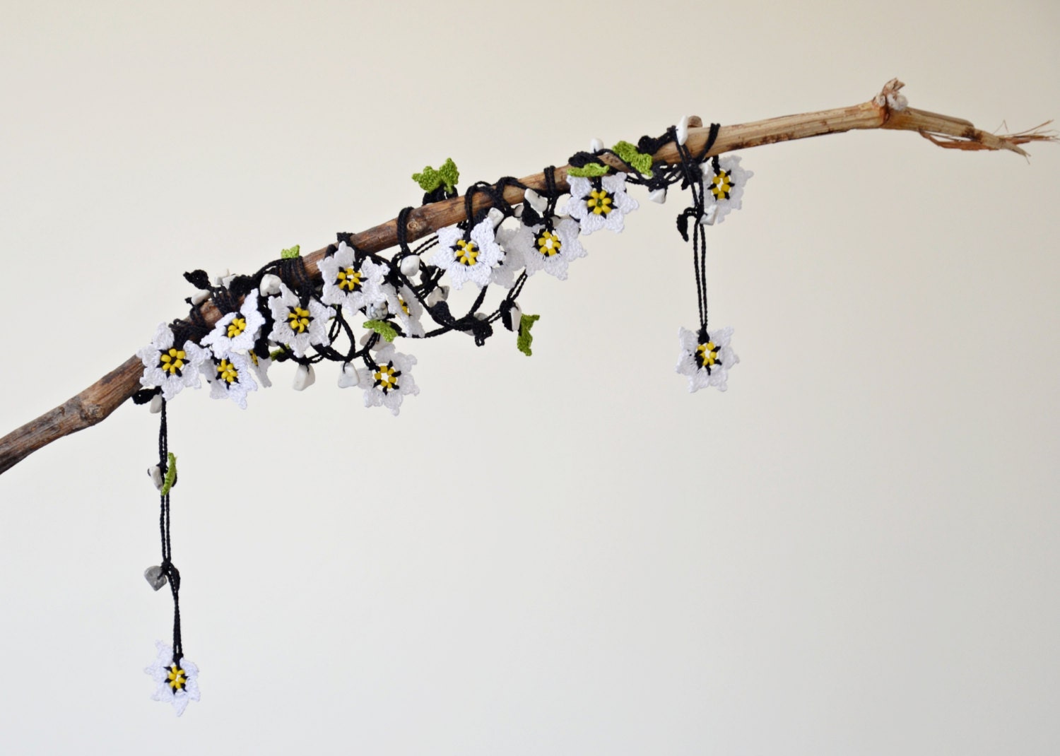 No Spring without Daisies, Crochet Necklace, Oya, Green Leaves, Crochet Jewelry, Handmade Jewellery