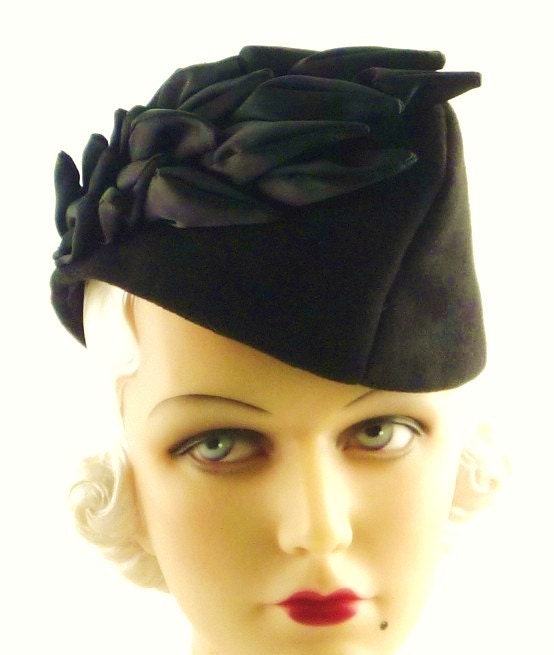 Art Deco 1930s Black Wool Felt Side Cap with Black Satin Leaves