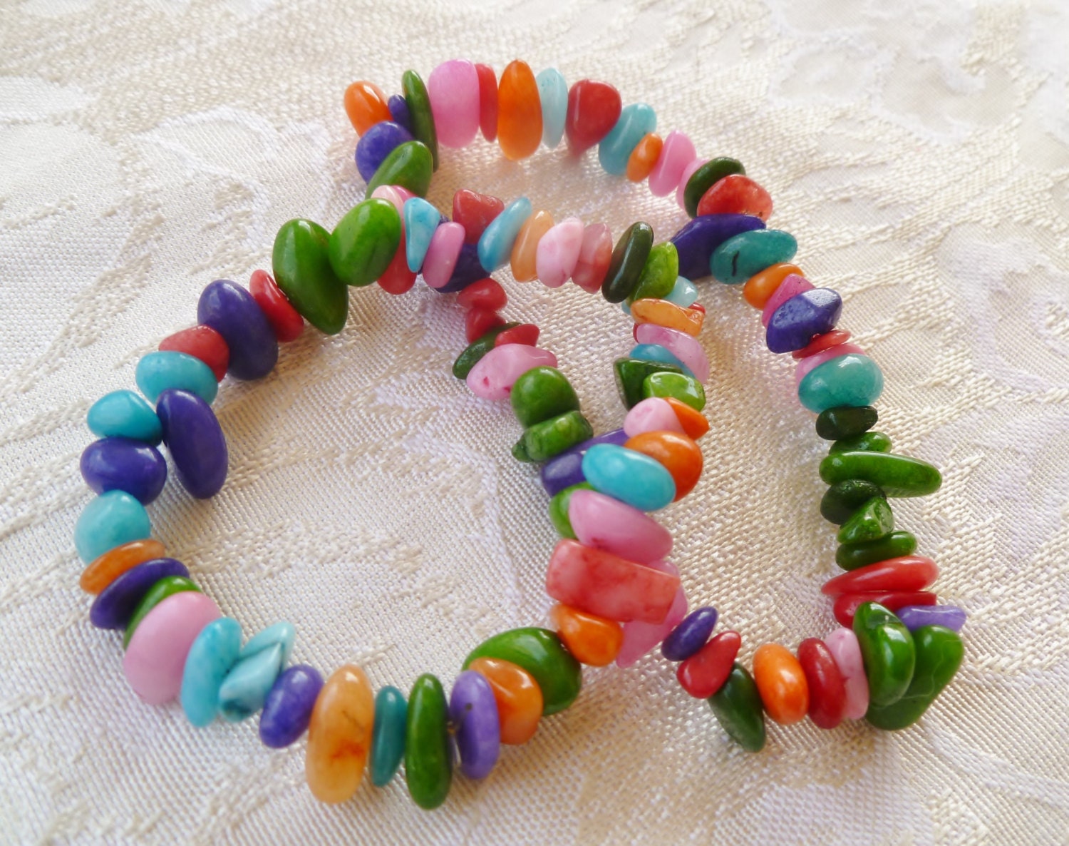 Quartzite Chips Stretch Bracelets 2 Multicolored