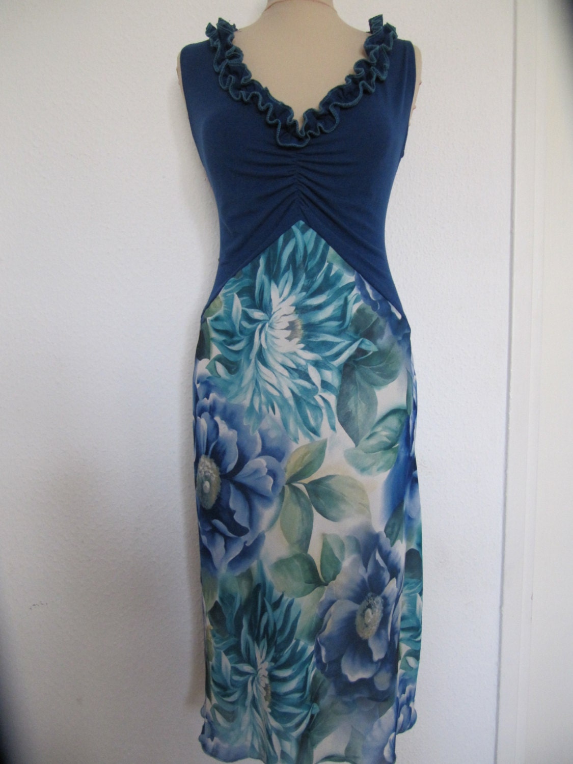 Dress.Blue dress.Dress with flowers.All sizes.Dress elegant and comfortable.