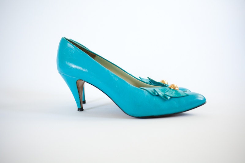 Torquoise Vintage Heels - blue pumps with gold embellishment