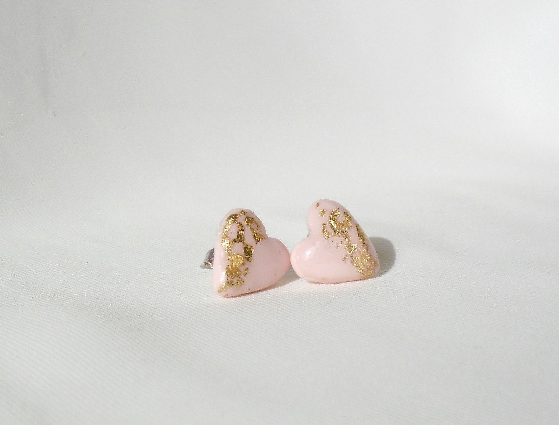 Pink heart stud earrings with gold details- Polymer clay and resin jewelry- Elegant bridal jewelry