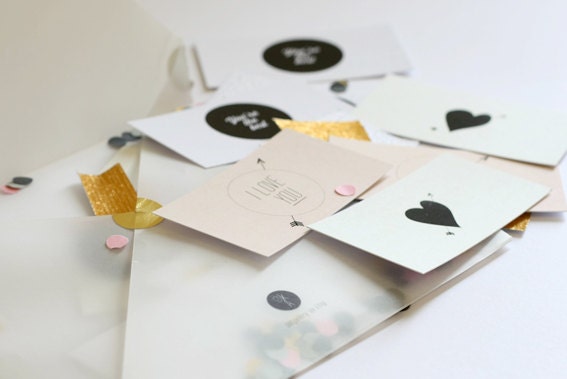 VALENTINE'S DAY - Billets doux à semer...lot de 16 mini cartes& enveloppe avec confettis