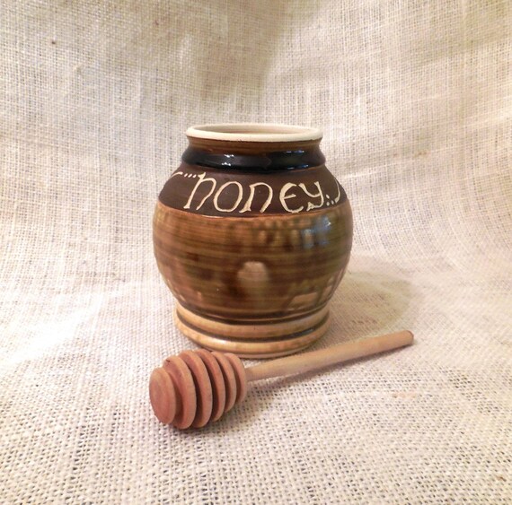 Ceramic Honey Pot with Dipper Vintage Light Brown by LaKokette