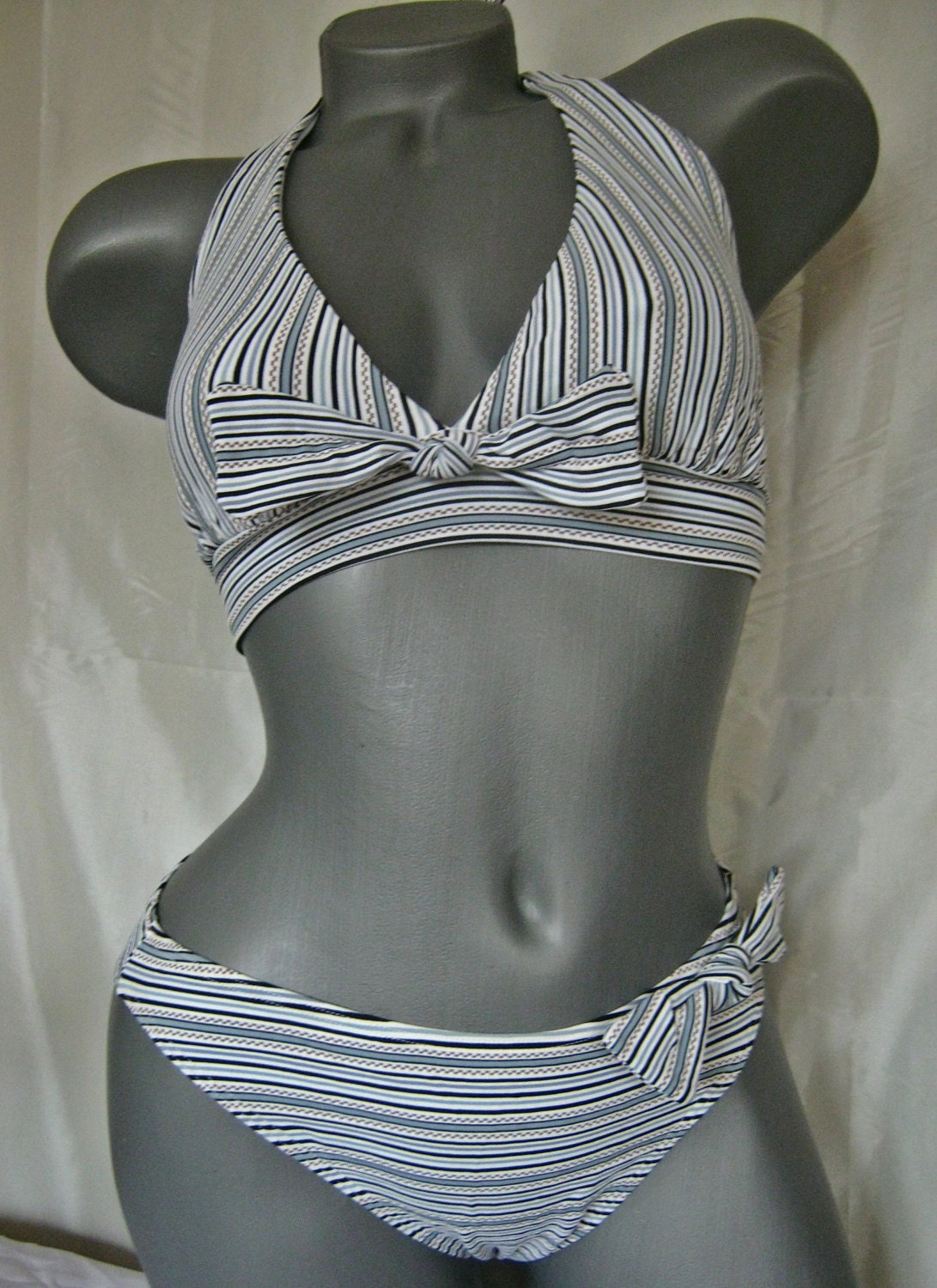 Two-Pieces Bow Swimsuit Set Elegant and Sexy Bikini Bow Bikini Top and Bottom