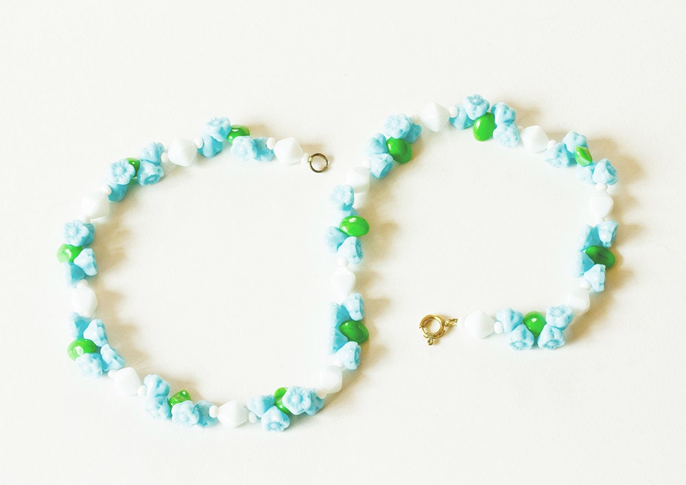 Turquoise Flower Glass Necklace - Spring Summer Jewelry- Fresh Bright - Mid Century 1950's