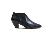 Vintage Black Leather Chelsea Ankle Booties Size 6.5
