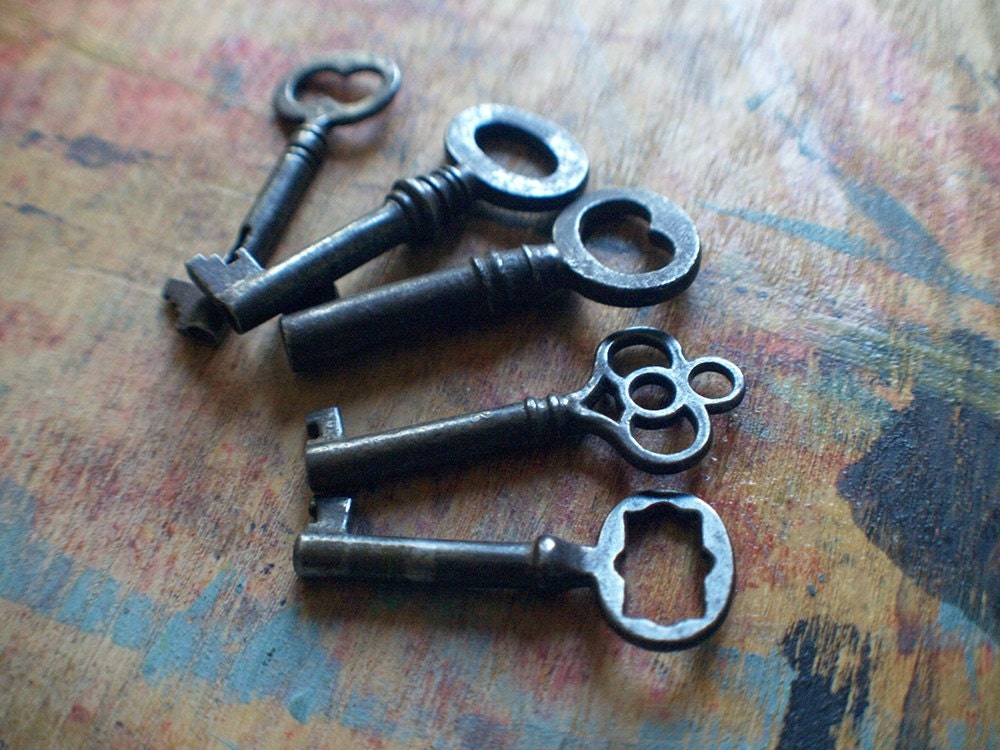 The Perfect Pendant Antique Skeleton Key Set - Instant Collection - Heart Key // Spring SALE 10% Off Coupon Code SPRING10