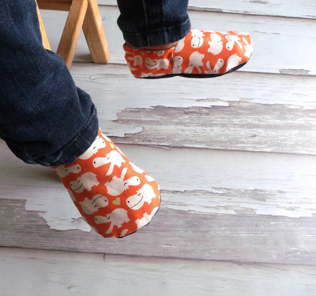 Reversible Baby Shoes, Hippo Love - weepereas