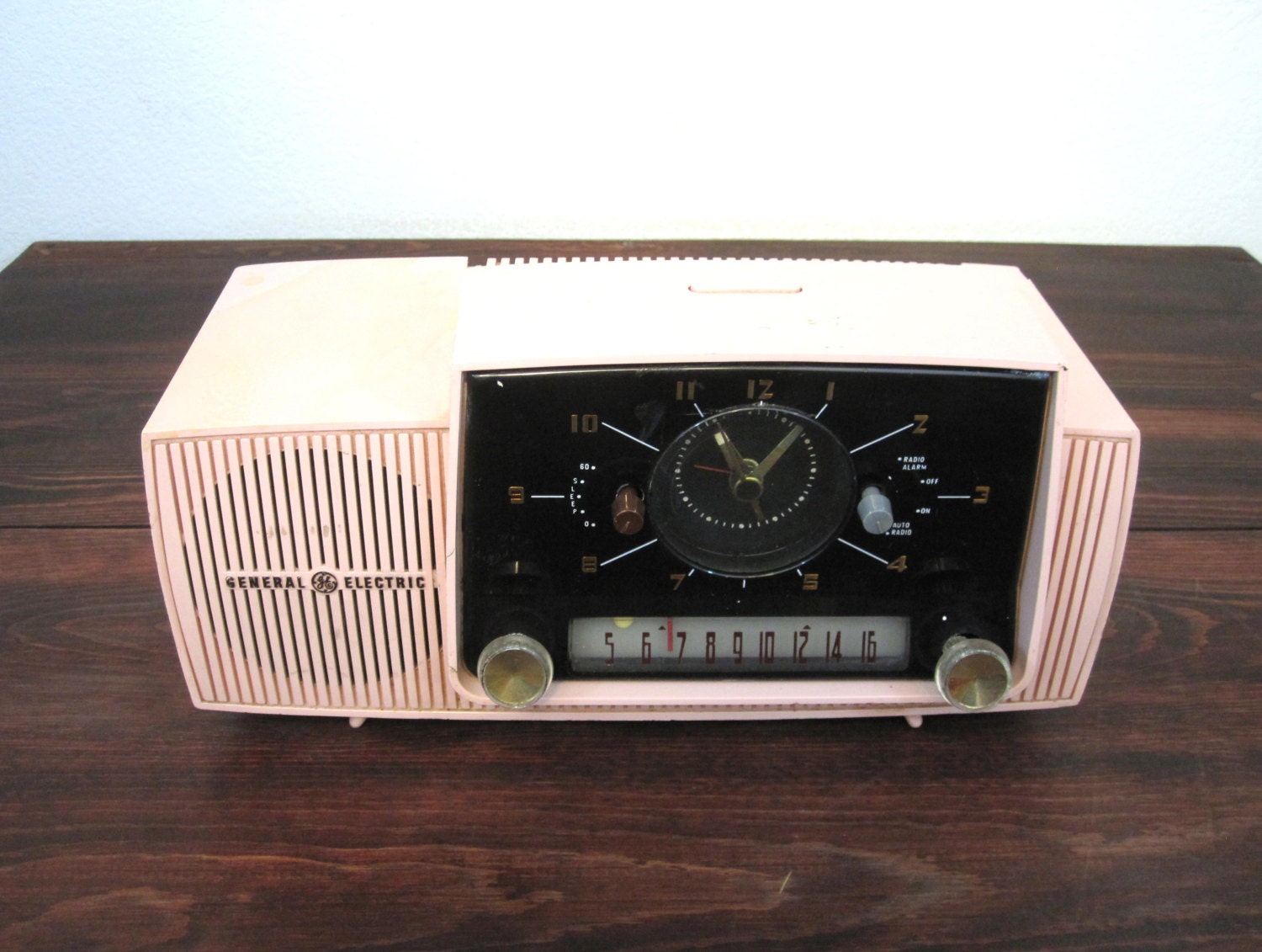 Vintage 1950's Pink General Electric Clock Radio by MidMod on Etsy