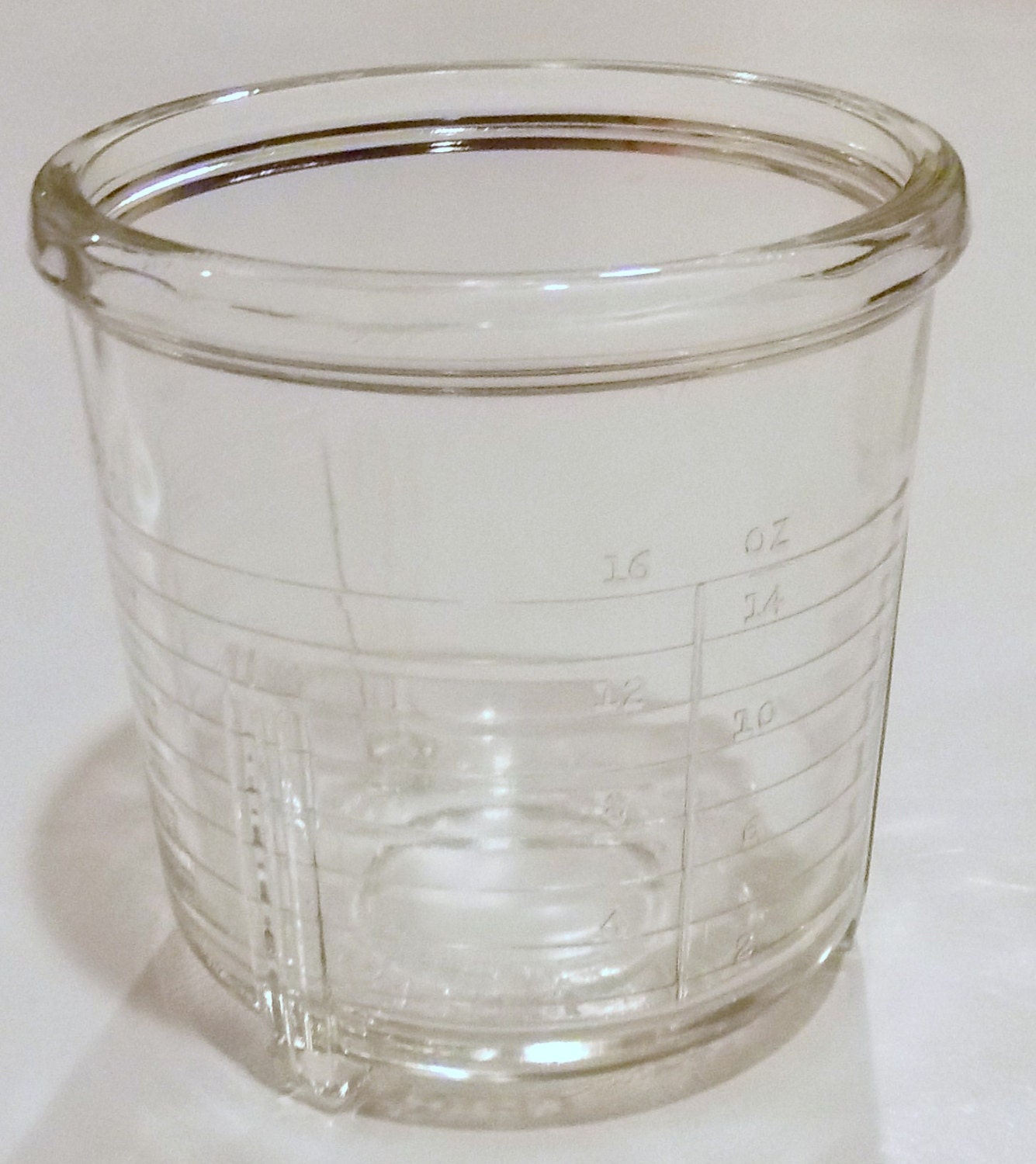 Cup  Pint cup Chicago Measuring measuring Glass Products Cup 1 2 Corp. Vidrio Vintage  vintage glass