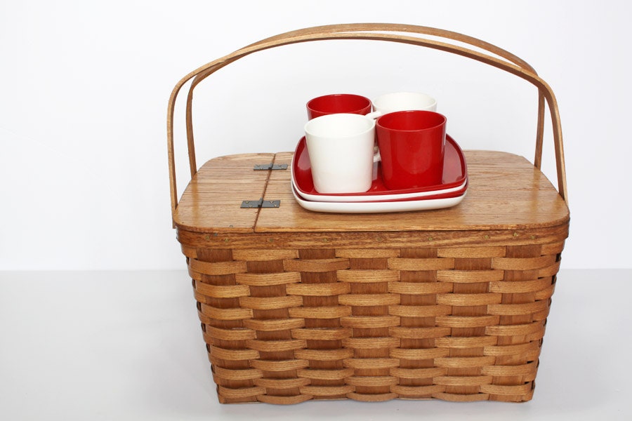 vintage Large Picnic Basket, Basket, Woven cups   Vintage Extra picnic Basketville  Picnic