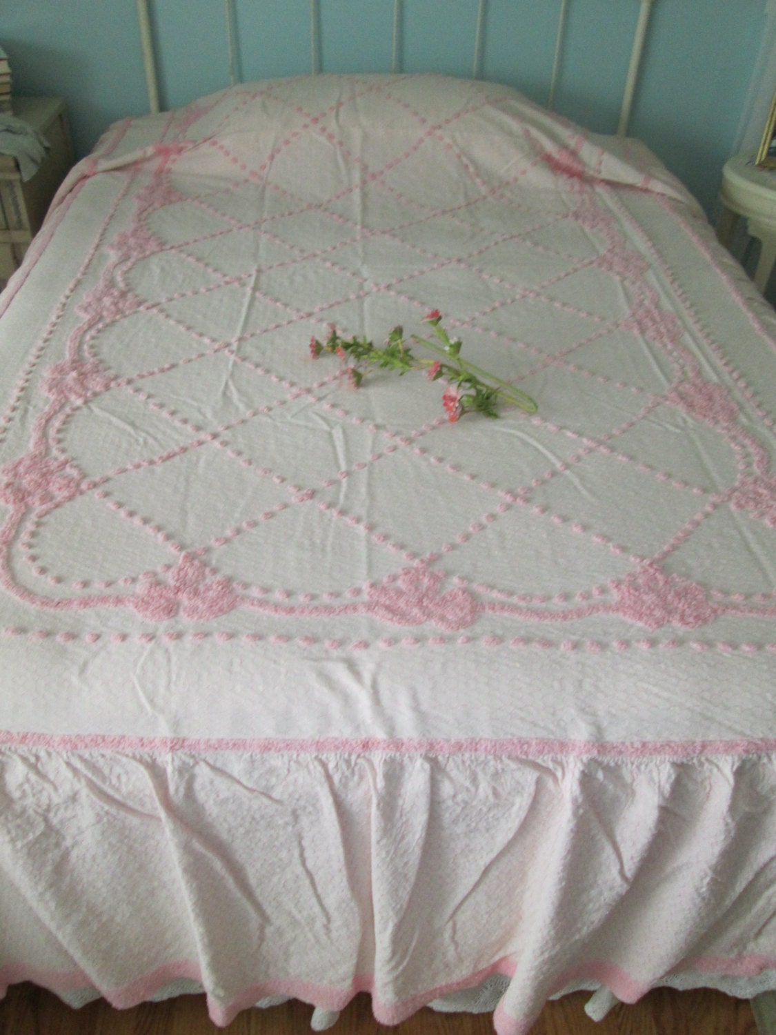 vintage pink chenille bedspread shabby chic by herminascottage vintage pink chenille bedspread shabby chic by herminascottage