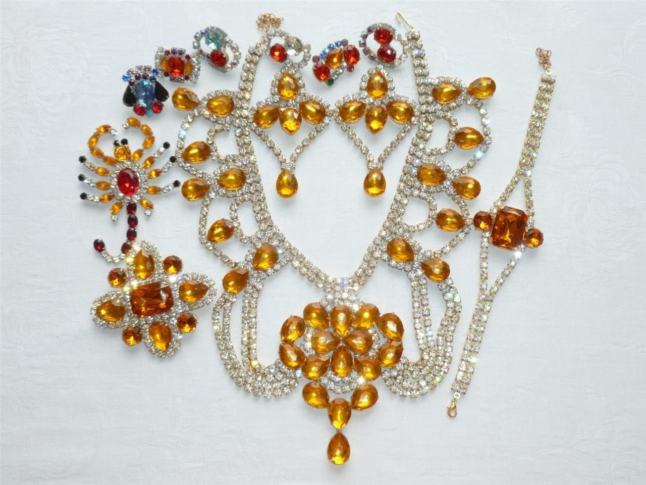AMBER AMBIANCE is AMAZING.  This necklace set is gorgeous. Just in time for Valentine's Day! - GoldenCollectibles