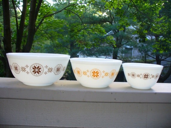 PYREX  Town and Country 3 nesting bowls