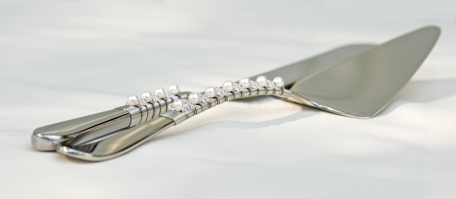 Server Set And serving cake Beaded Knife Hand utensil Cake Wedding SWAROVSKI White Serving Server Set And serving cake Beaded Knife Hand utensil Cake Wedding SWAROVSKI White Serving