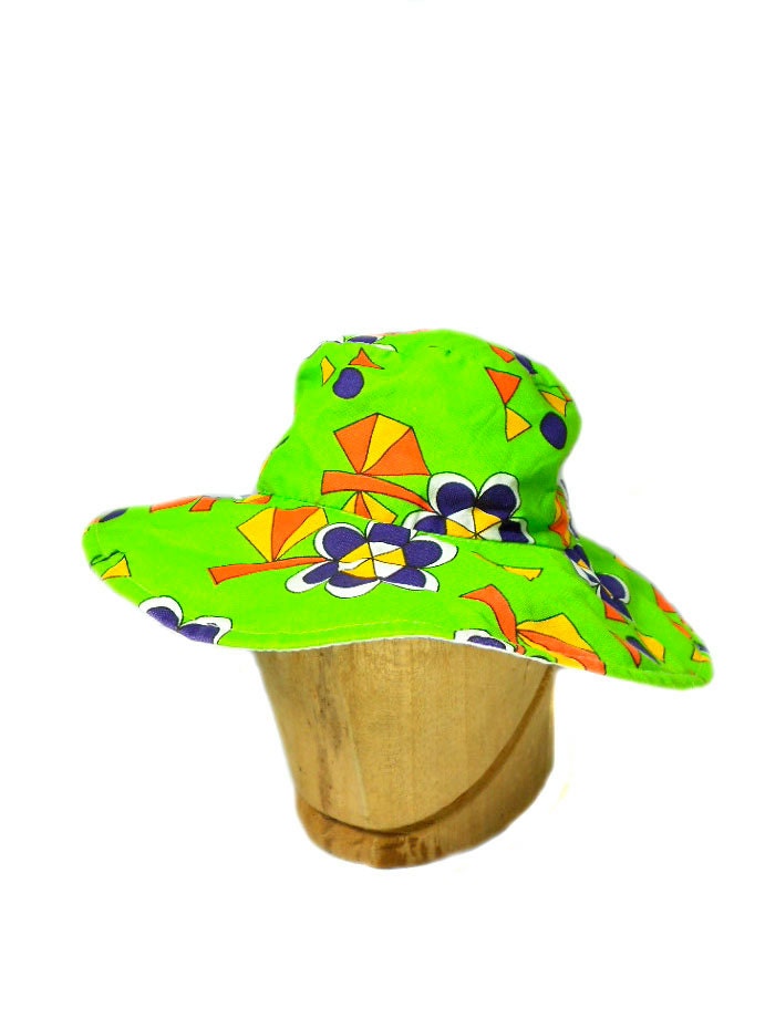 S A L E 1970s Floral Sun Hat / Summer Hat / Green Floral Print / Floppy Brim Hat / Psychedelic / Vintage Accessories