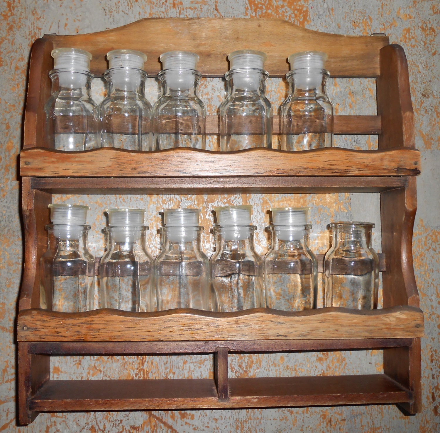Especiero Vintage madera botellas estante colgante por TheBackShak