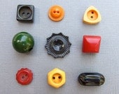 Vintage Bakelite Buttons (9) - Tinies & Chunkies