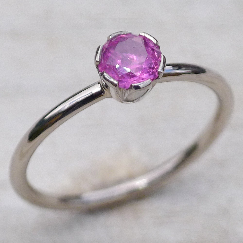 Pink Sapphire Flower Ring in 18ct Gold