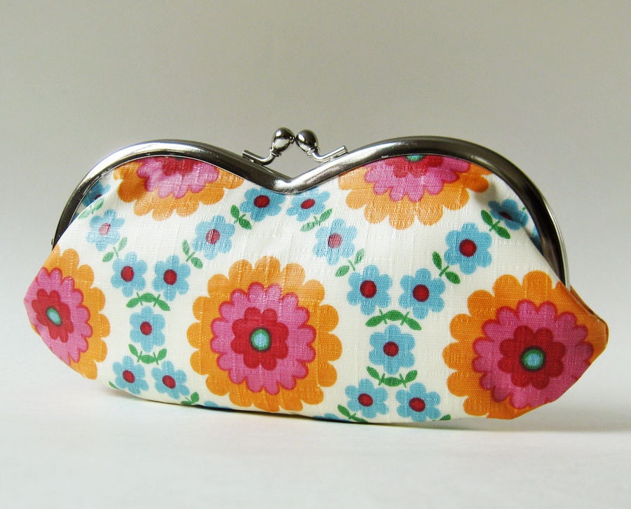 Waterproof eyeglass case -  retro flowers on white