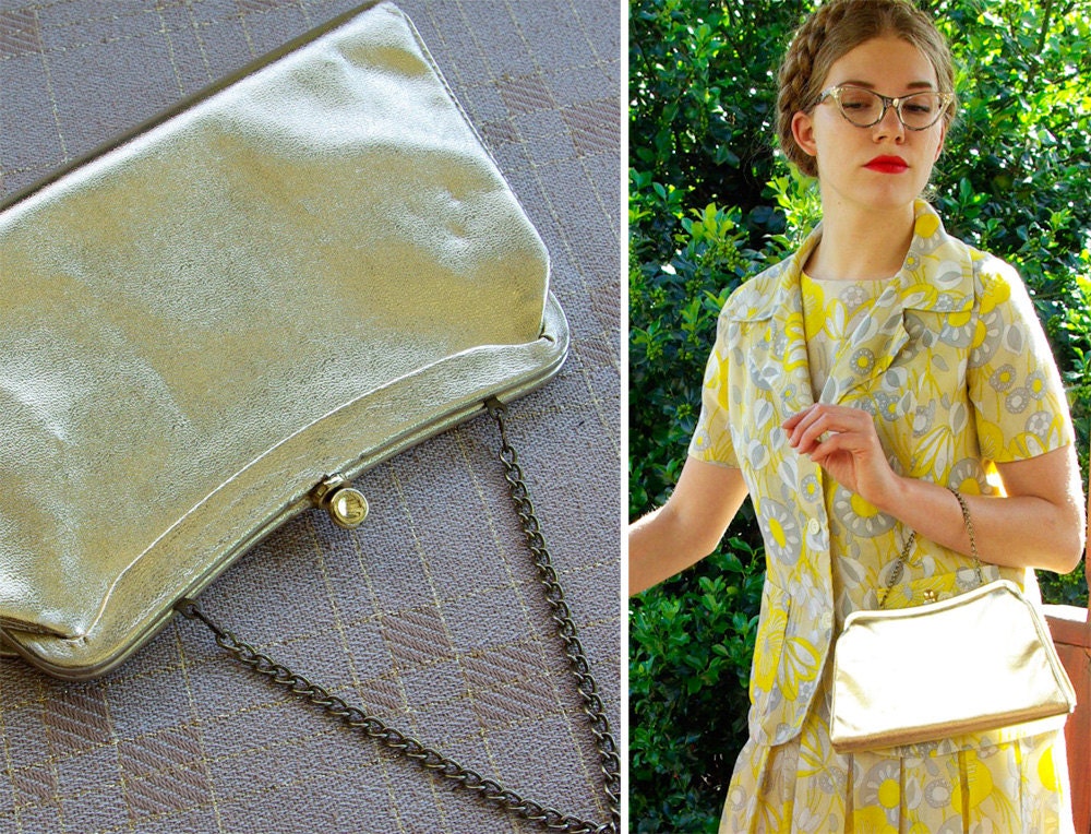 GOLD 1960's Vintage Sparkly Metallic Gold Frame Purse with Chain