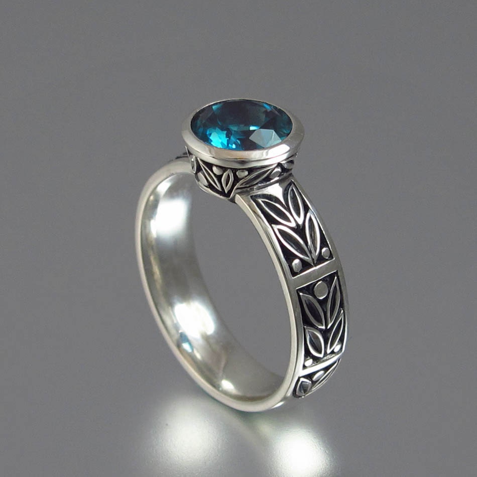 LAUREL CROWN silver ring with London Blue Topaz