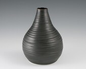 Short Groove Vase in Black