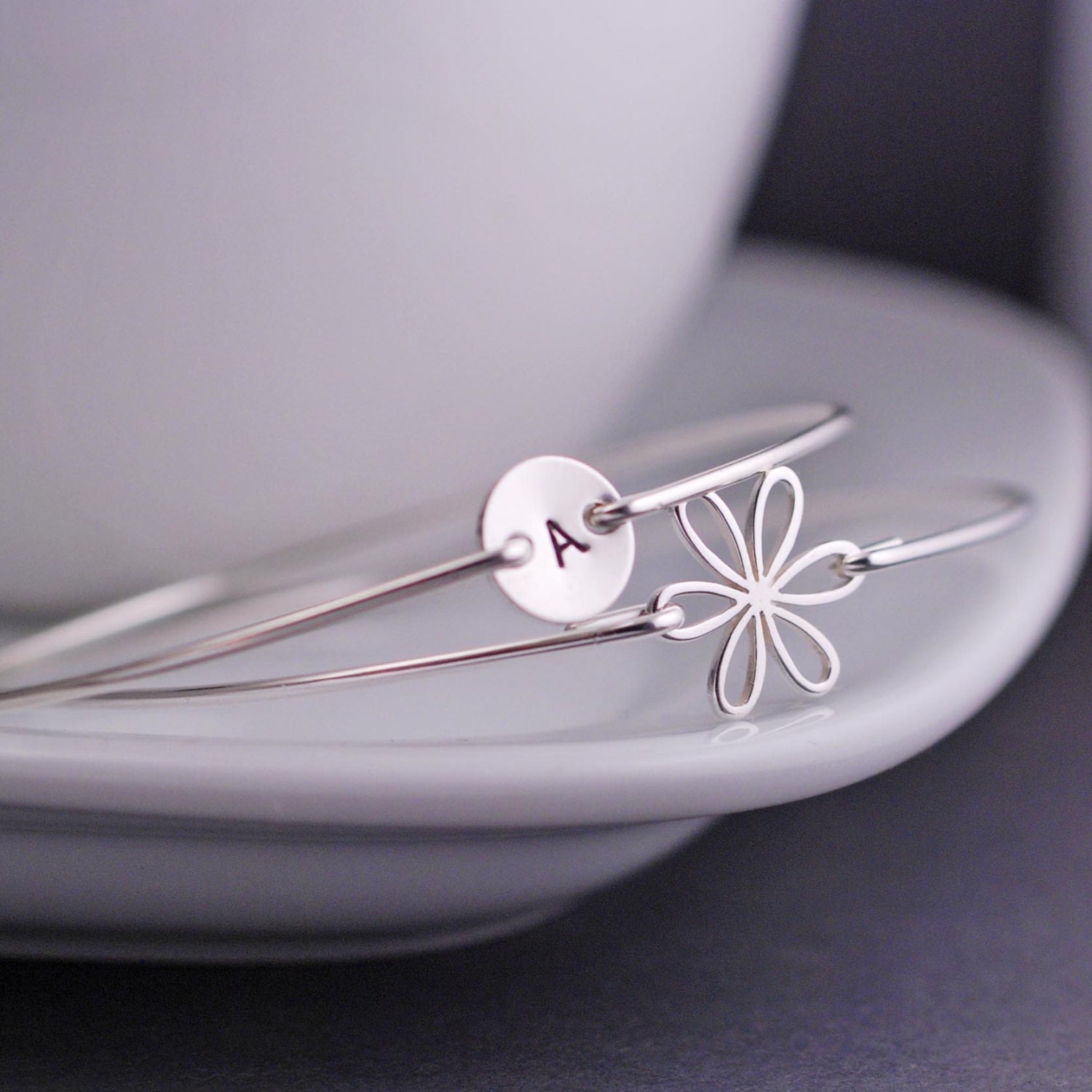 Daisy Jewelry, Personalized Sterling Silver Daisy Bangle Bracelet, Flower Bracelet, Bridesmaid Gift, Spring Summer