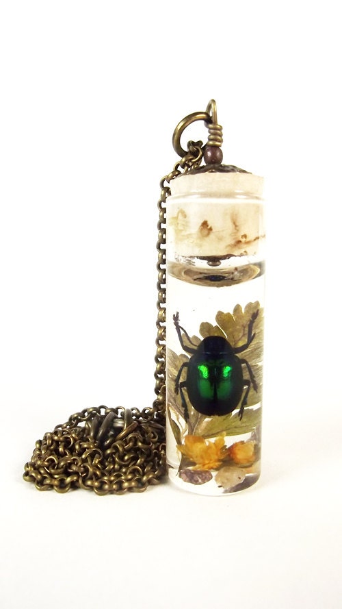 Tiny Sagra Necklace