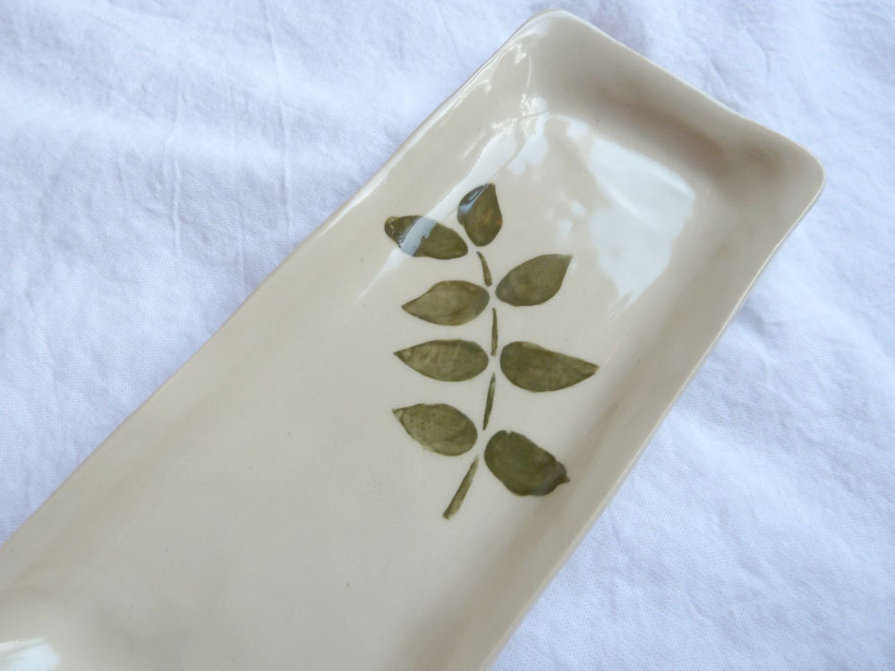 Sushi Dish with Leaf Branch (Linen White)