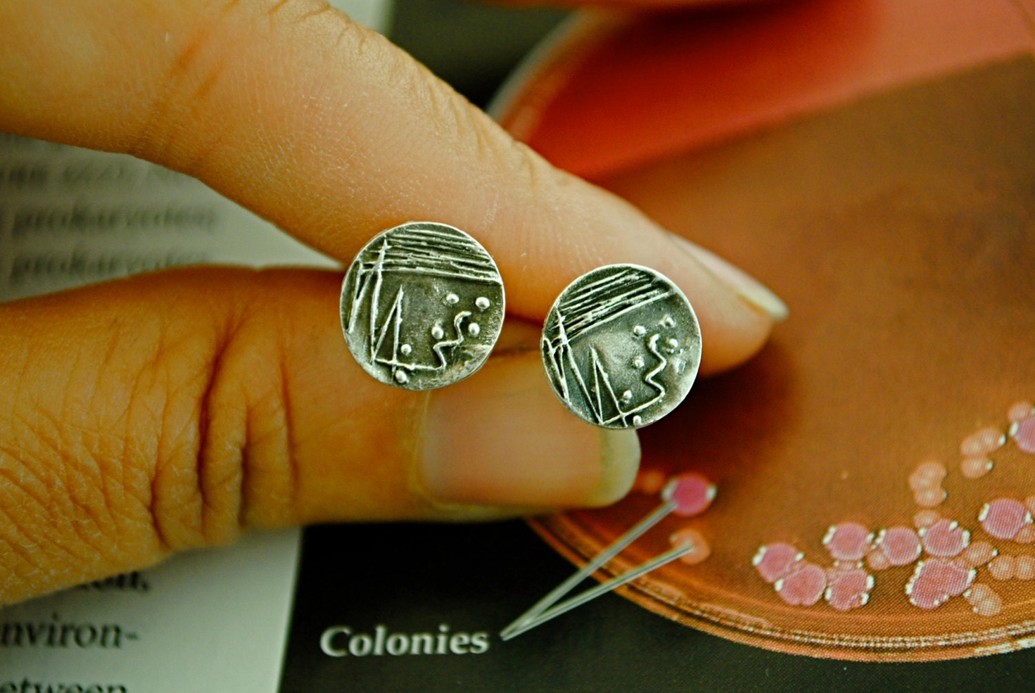 Perti Dish Stud Earrings