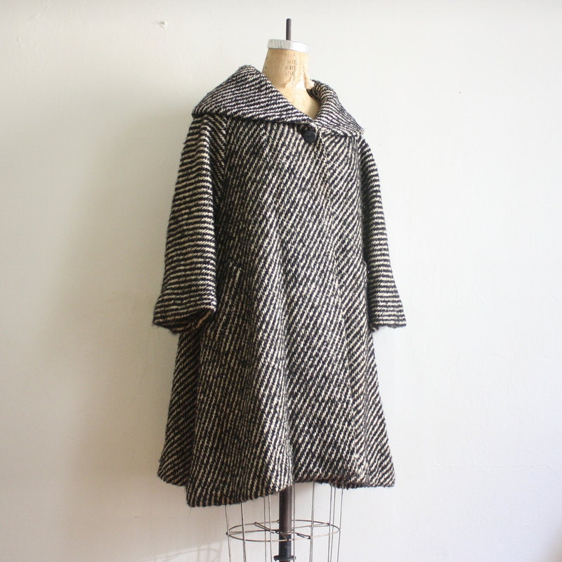 Vintage 1960s Lilli Ann Wool Black n White Swing Coat
