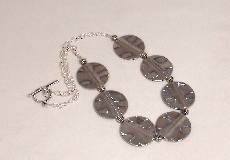Wavy Silver Disk Metal Necklace