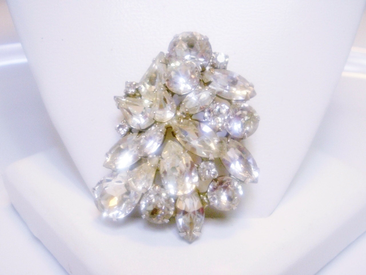 Vintage WEISS Rhinestone Brooch