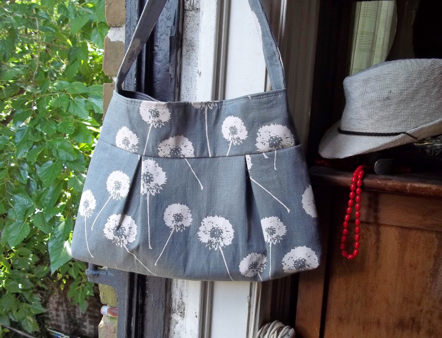 Grey Linen Purse - Dandelions - 3 pockets - Key Fob