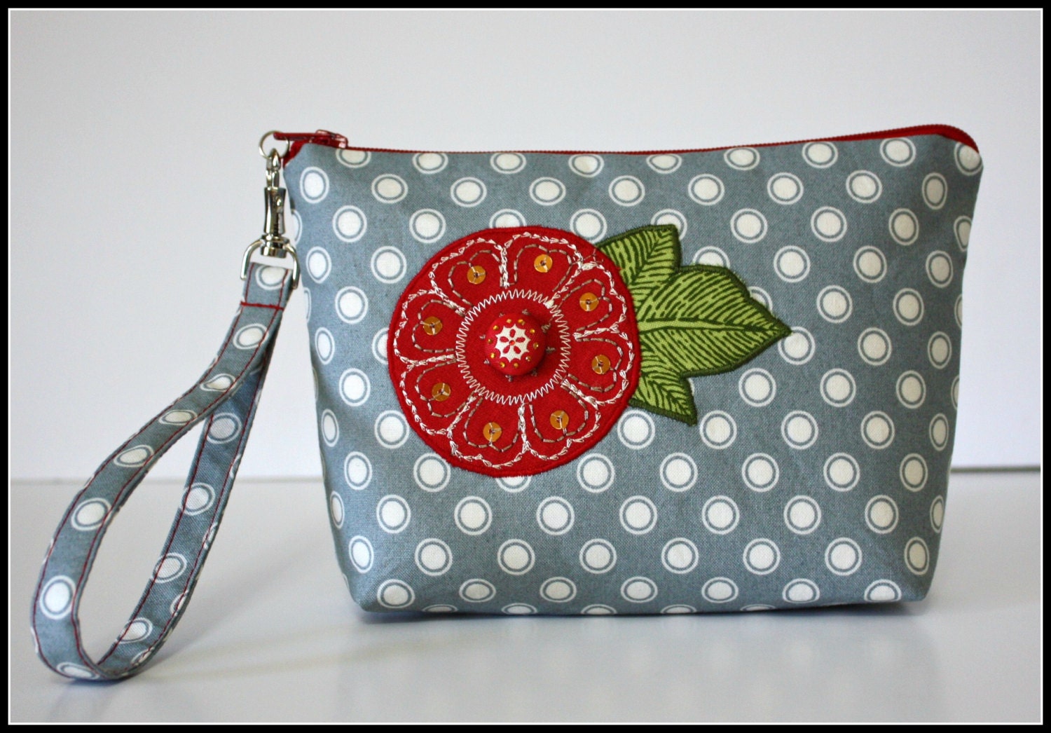 Zip and Go Gray Dot Flower Wristlet