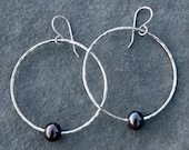 Peacock Pearl Hoop Earrings, Sterling Silver, Freshwater Pearls, Hammered Hoops, Circle Dangle Earrings, Pearl Earrings