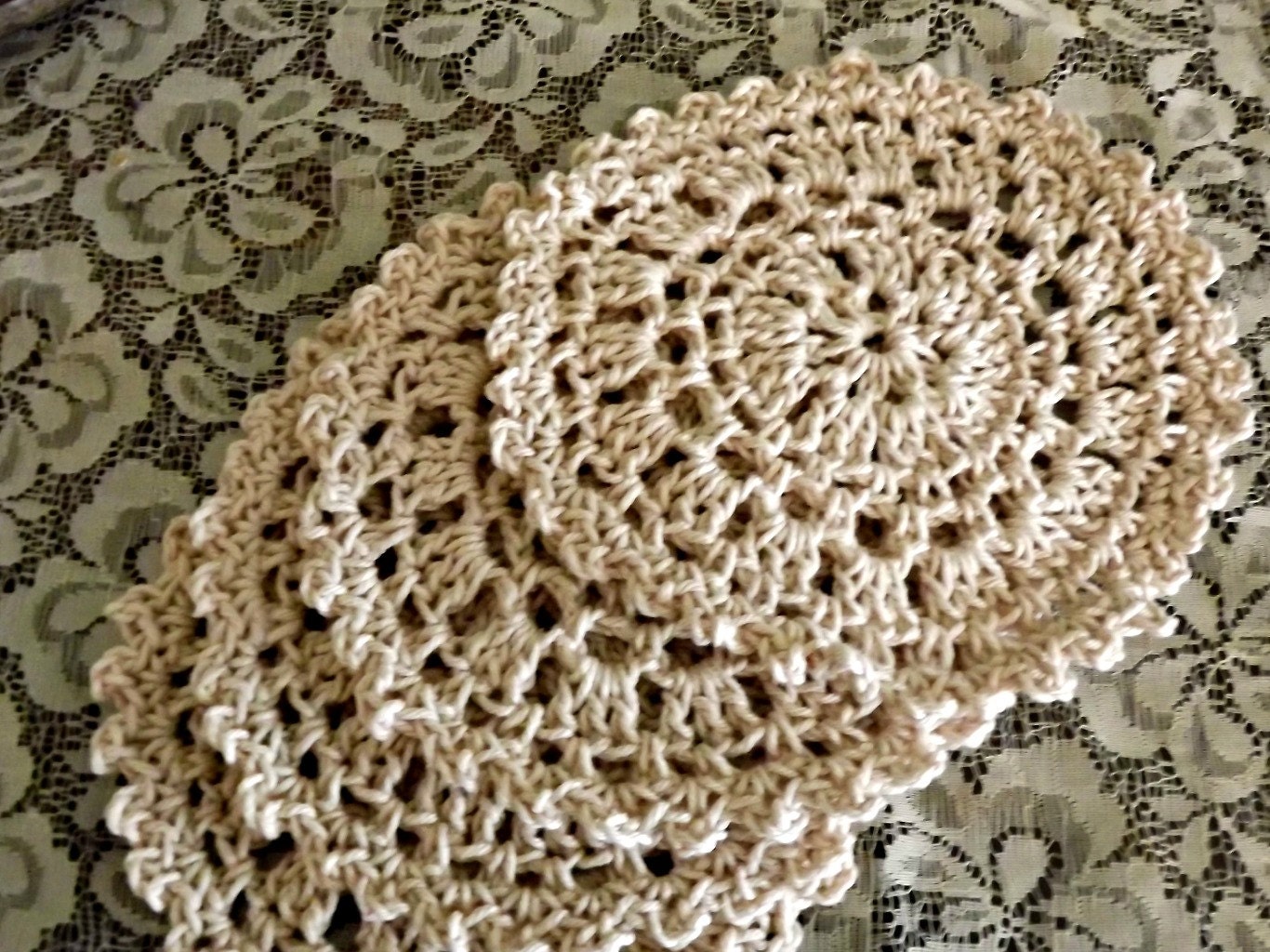 Doily Dish Cloth, cream round dishcloth cottage style set of 4